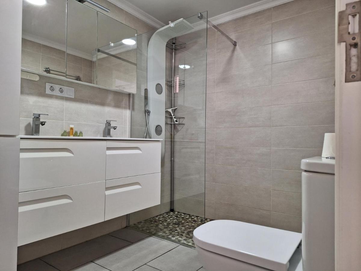 Solaris - Refurbished, Floor, Sea Views *